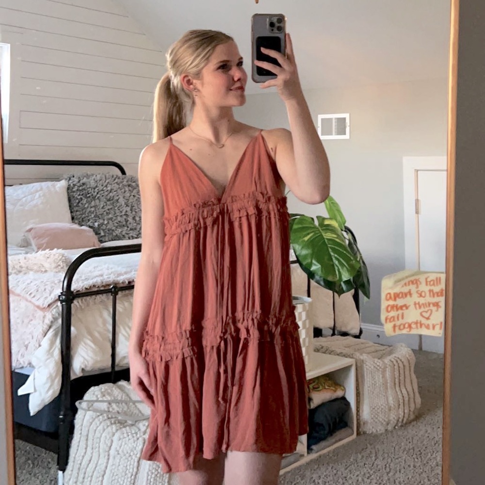 Very cute summer dress! Never worn before, however doesn’t have tags.